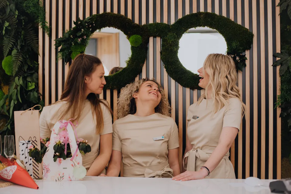 Zeleni koncept prostora: Custom detalji od mahovine i ogledala