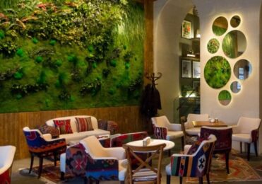 green-touch-moss-wall-restaurant