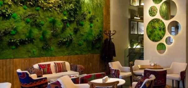 green-touch-moss-wall-restaurant